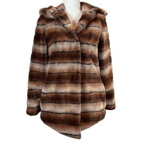 Capote Chinchilla Faux Fur Hooded Coat Pockets, Lined, 3 Snap Closure Size XS
